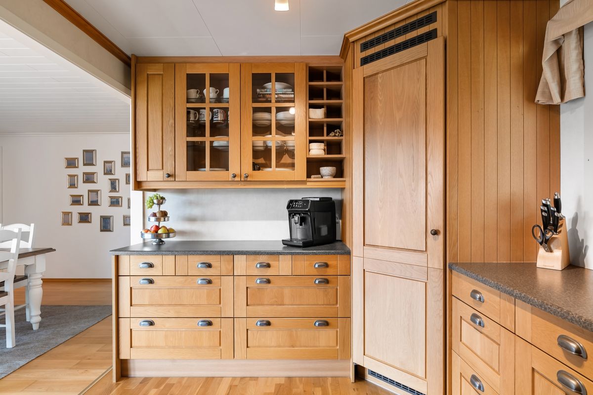 Reform Basis · Oak Veneer